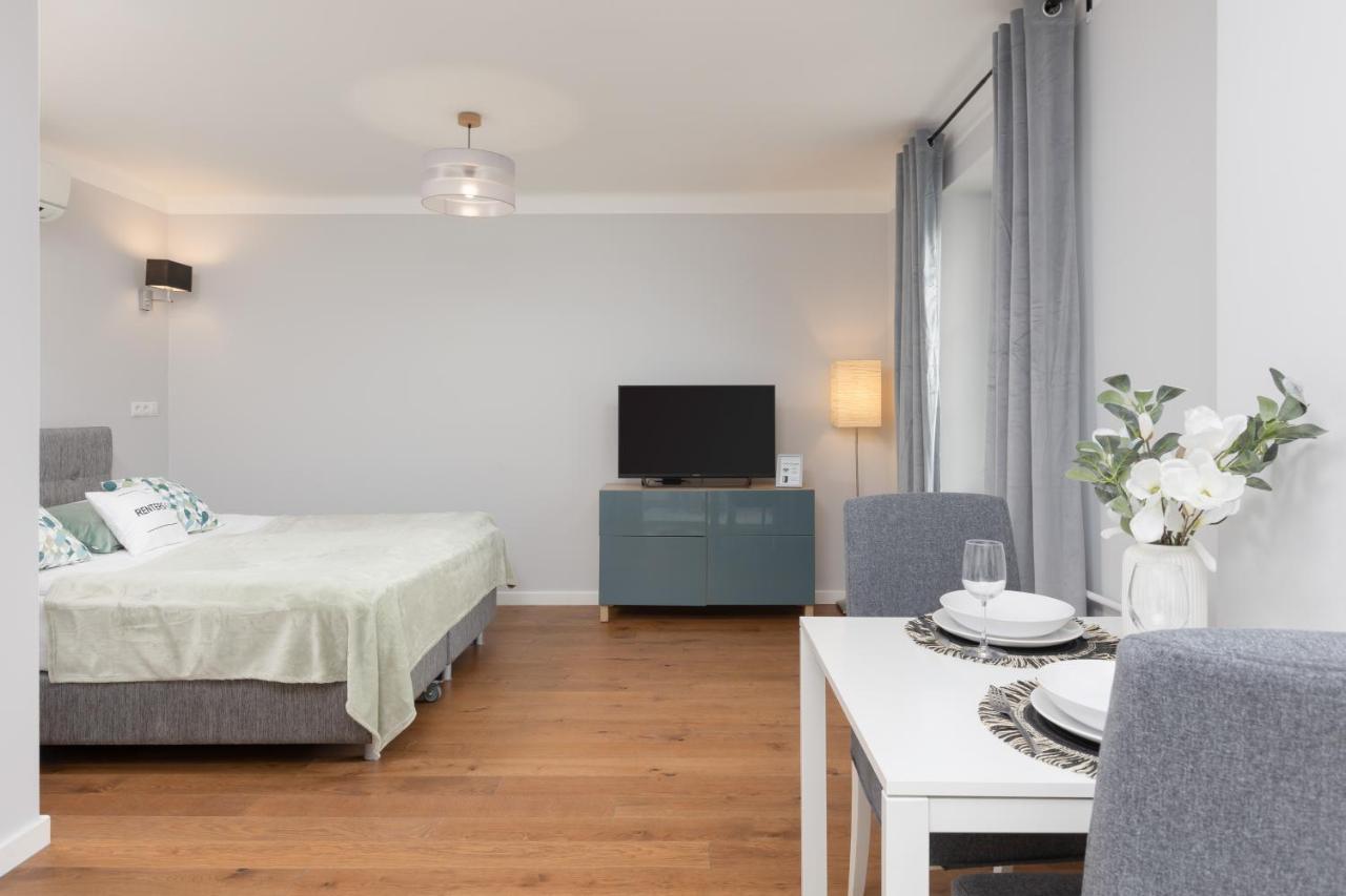 City Center Aparthotel Chmielna By Noclegi Renters Varšava Exteriér fotografie