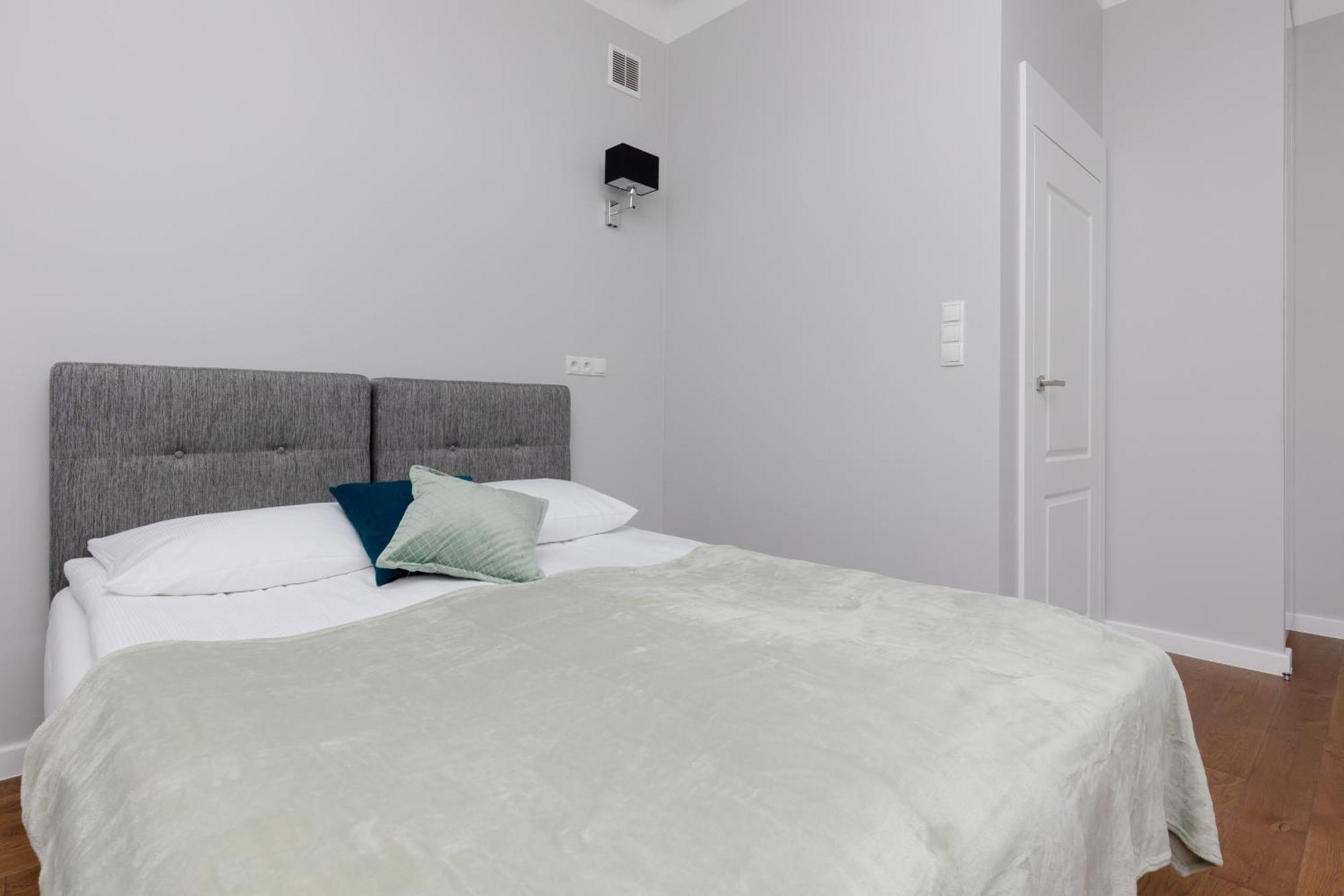 City Center Aparthotel Chmielna By Noclegi Renters Varšava Exteriér fotografie