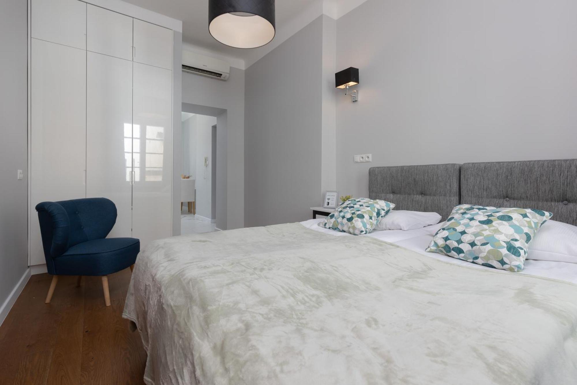 City Center Aparthotel Chmielna By Noclegi Renters Varšava Exteriér fotografie