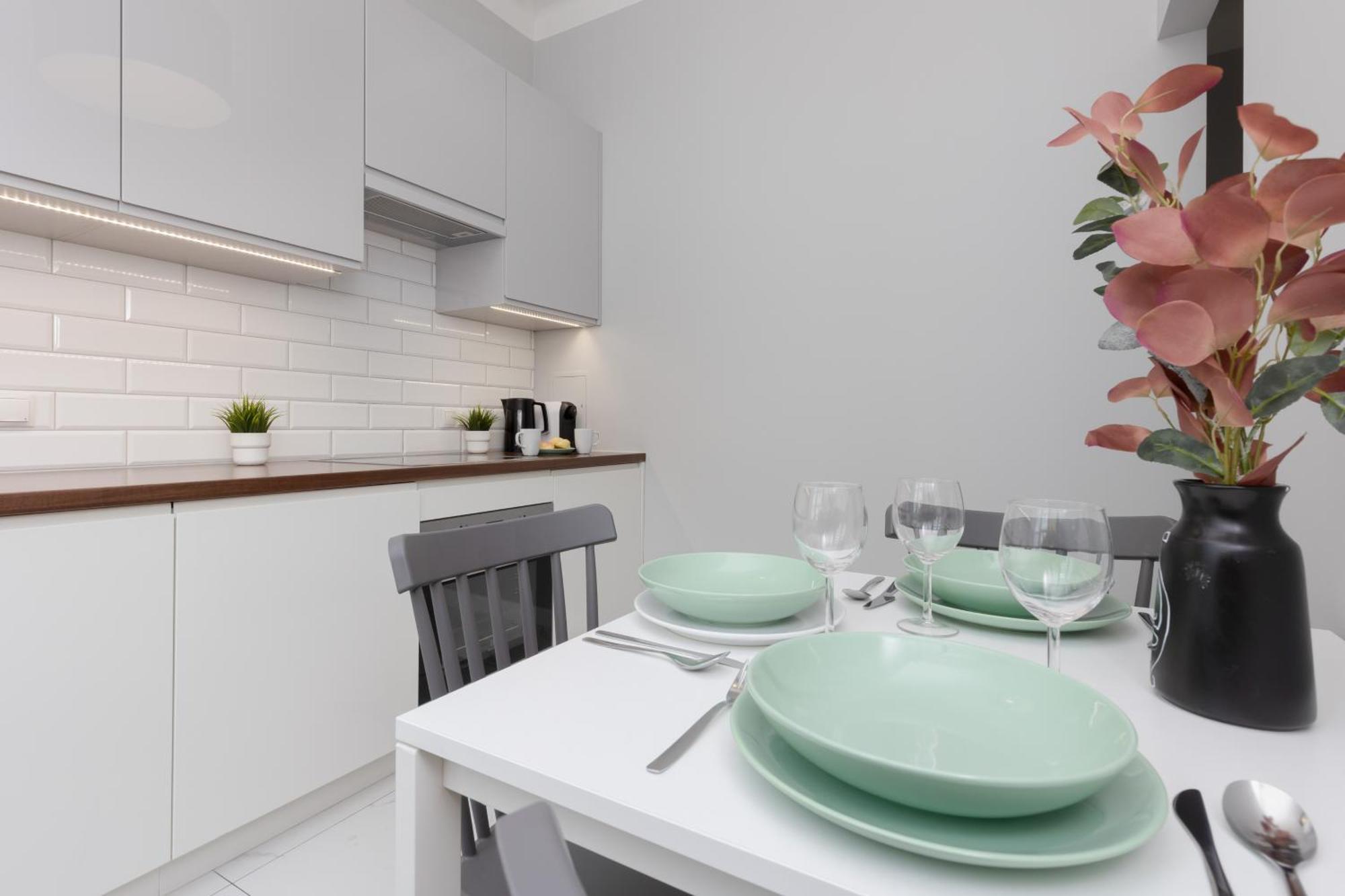 City Center Aparthotel Chmielna By Noclegi Renters Varšava Exteriér fotografie